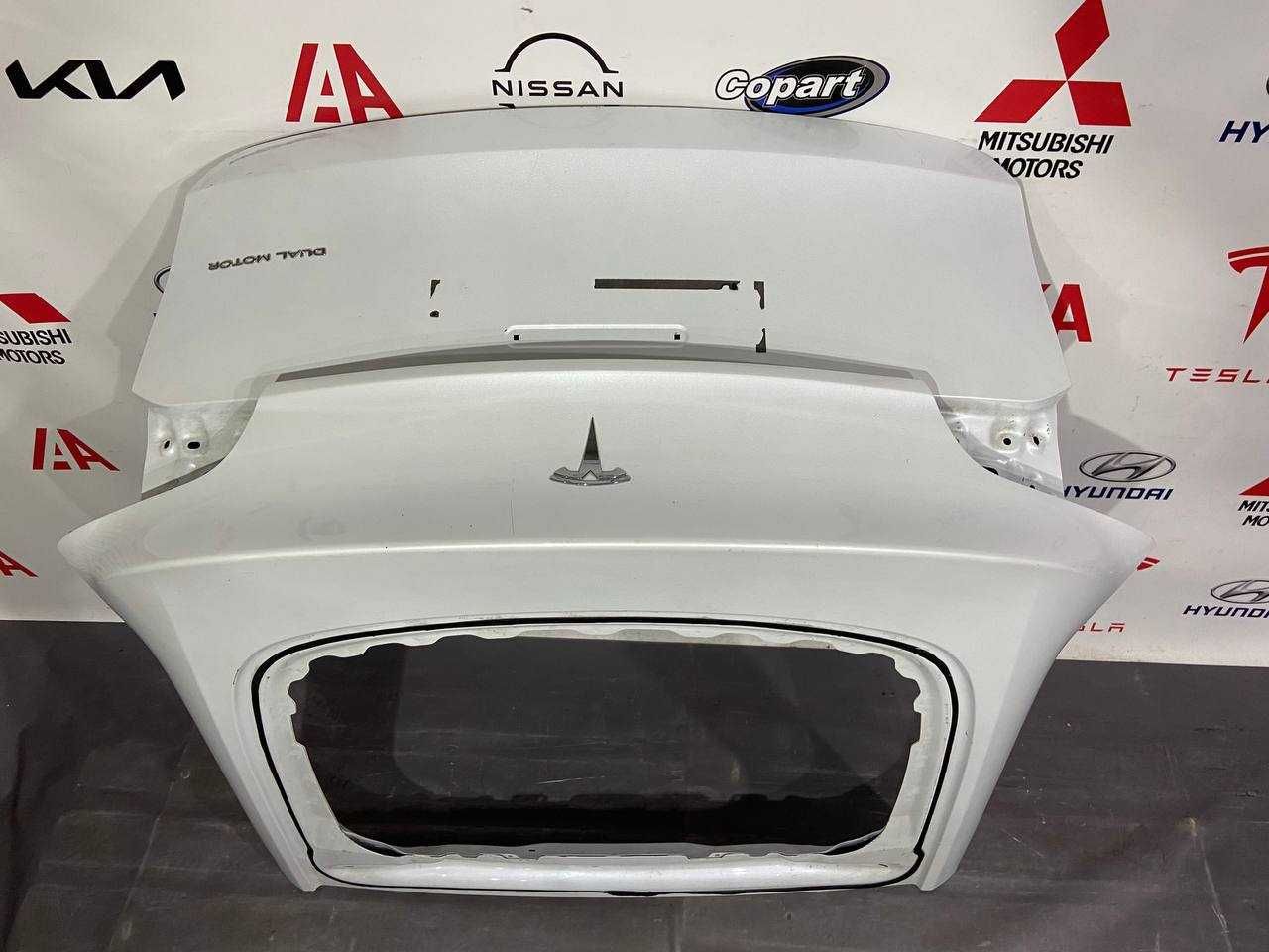 Кришка багажника Ляда Tesla Model Y 1493410-EC-A оригінал б/в