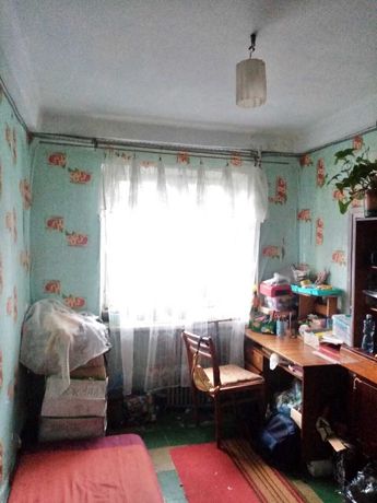 4 комнатная, 2/5 этаж, район Украина.