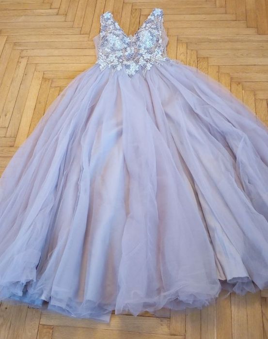 Випскна сукня стан ідеальний