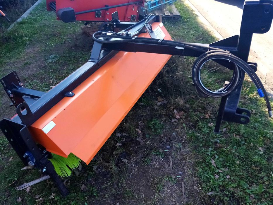 Щітка дорожня комунальна Залізний Лев з механічним поворотом