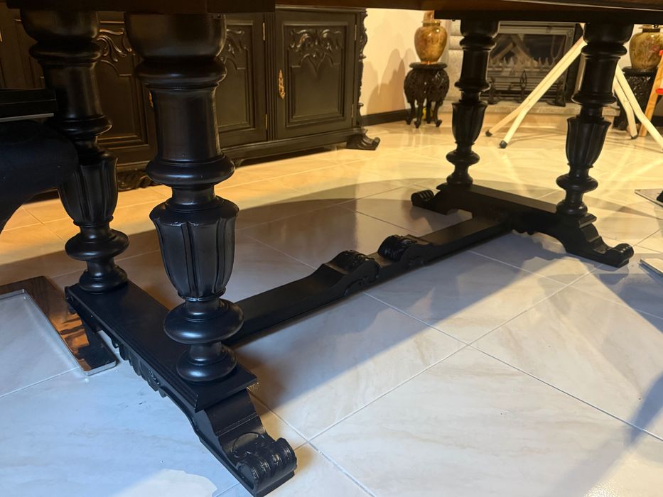 Mesa de jantar em madeira