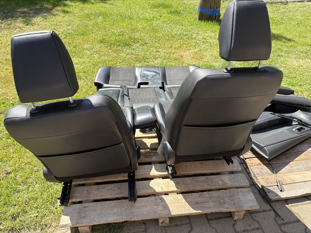 TOYOTA AURIS II KOMBI Fotele siedzenia