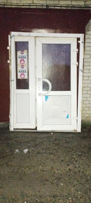 Продаю пластикові двері