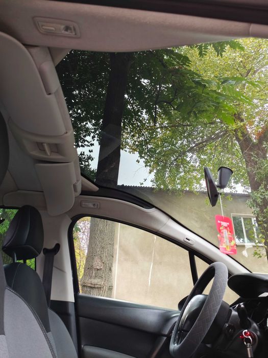 Продається Citroën C3, 2011 рік, чорний колір, надійний та економний.