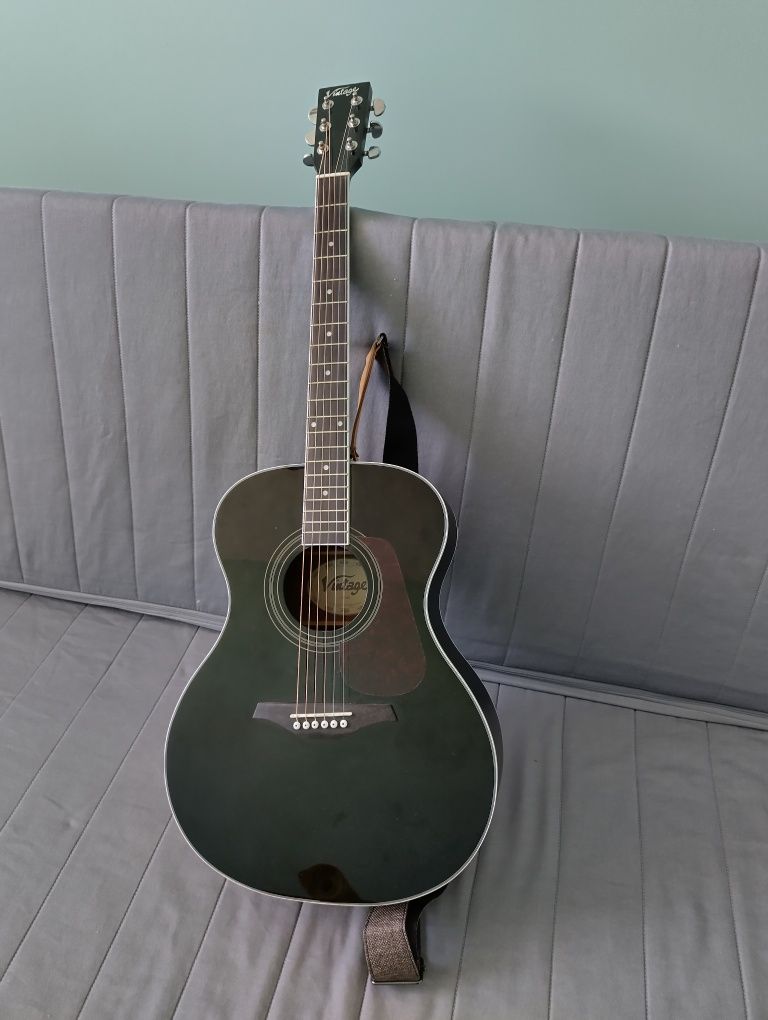 Sprzedam prawie nową mało używaną gitarę akustyczną