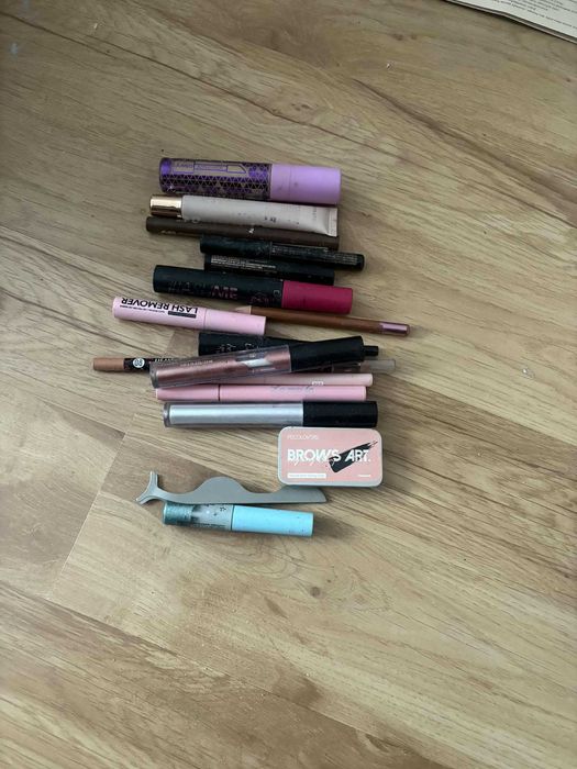 Kosmetyki do makijazu uzywane