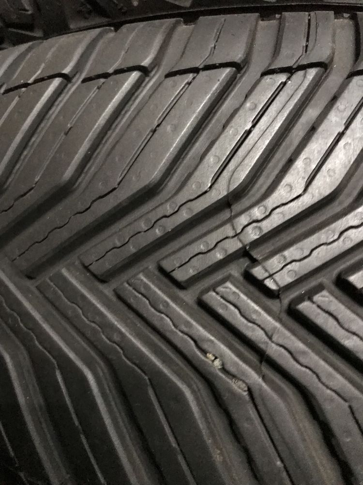 Комплект шин б/у всесезонные 205/60 16 Michelin Cross climat