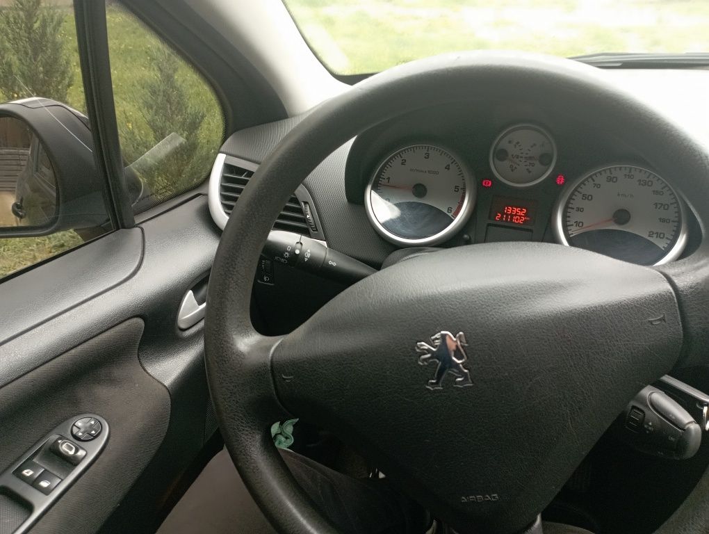 Продам Авто Пежо 207 1.6hdi