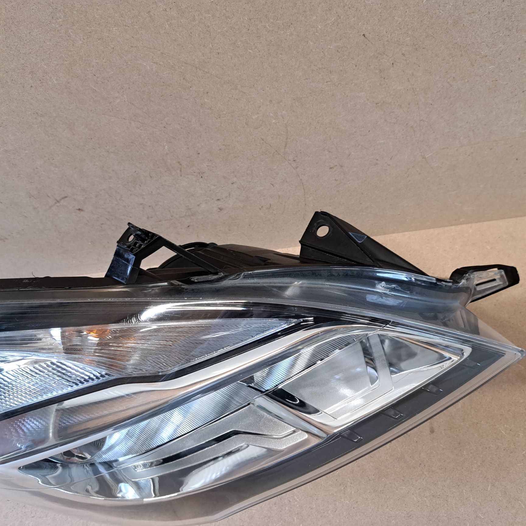 Lampa reflektor opel meriva B lift prawy europa zwykly