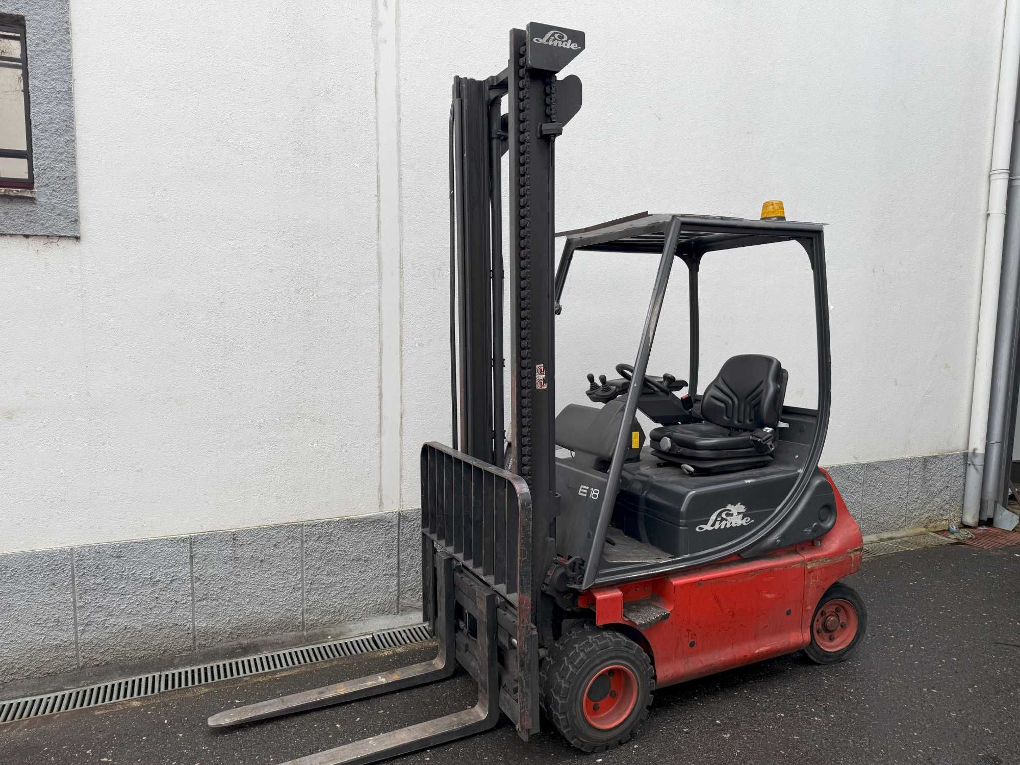 Empilhador Elétrico 1800kg - LINDE E18 4m