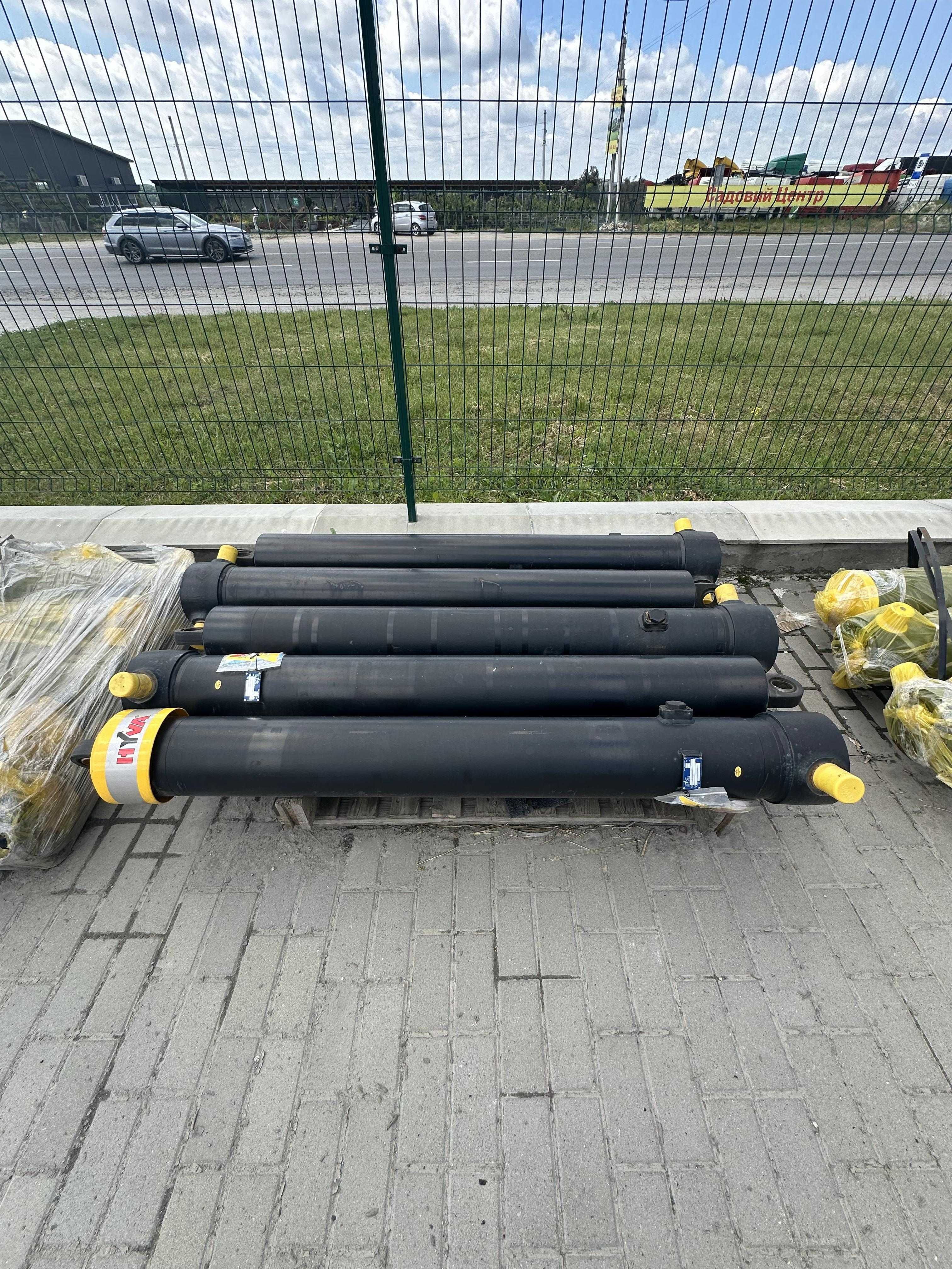 Гідравлічний циліндр на 3 кріплення HYVA FE A169-5-07030