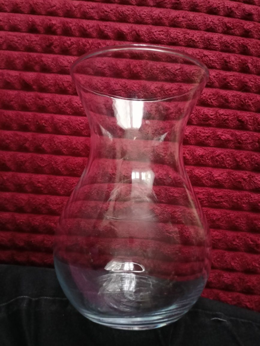 Szklany wazon pękaty