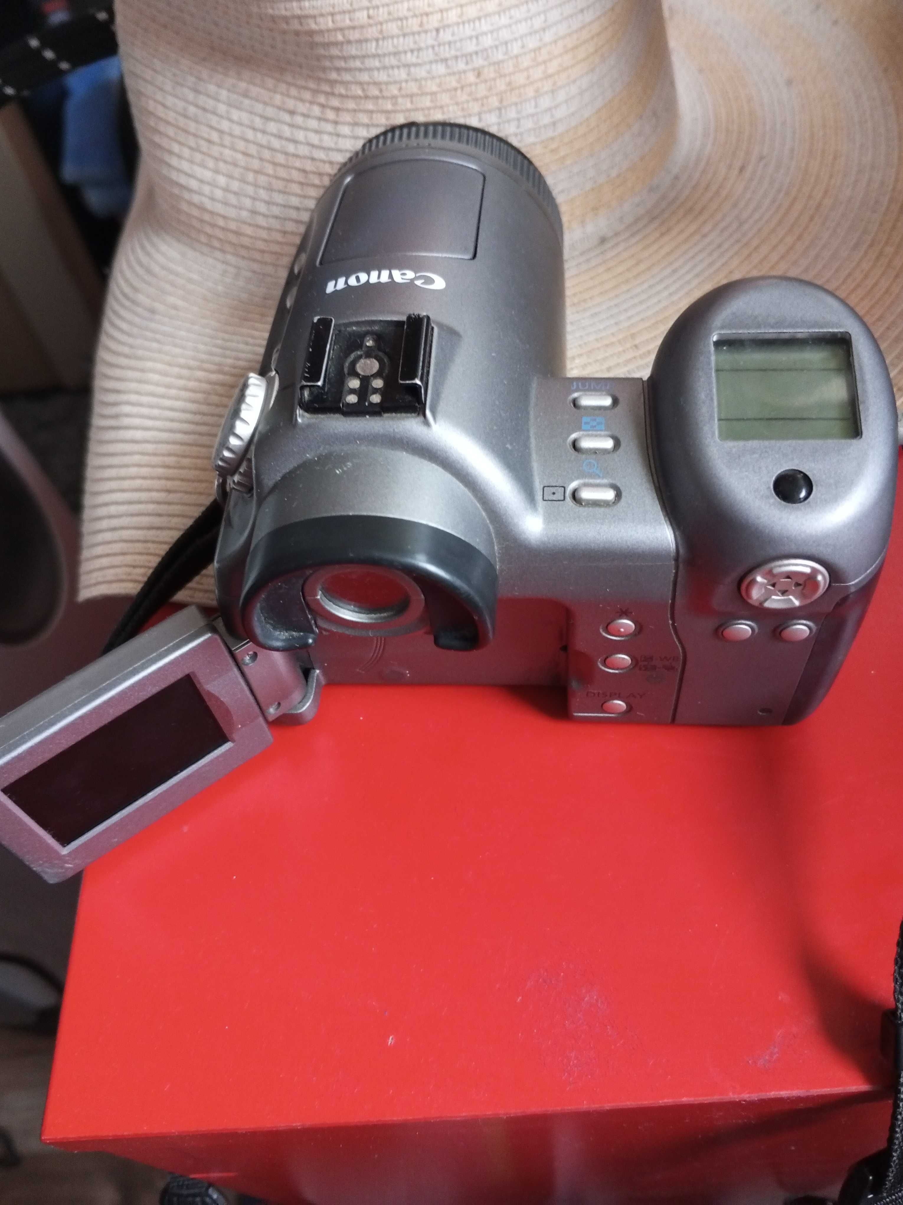 Canon PowerShot Pro90 is