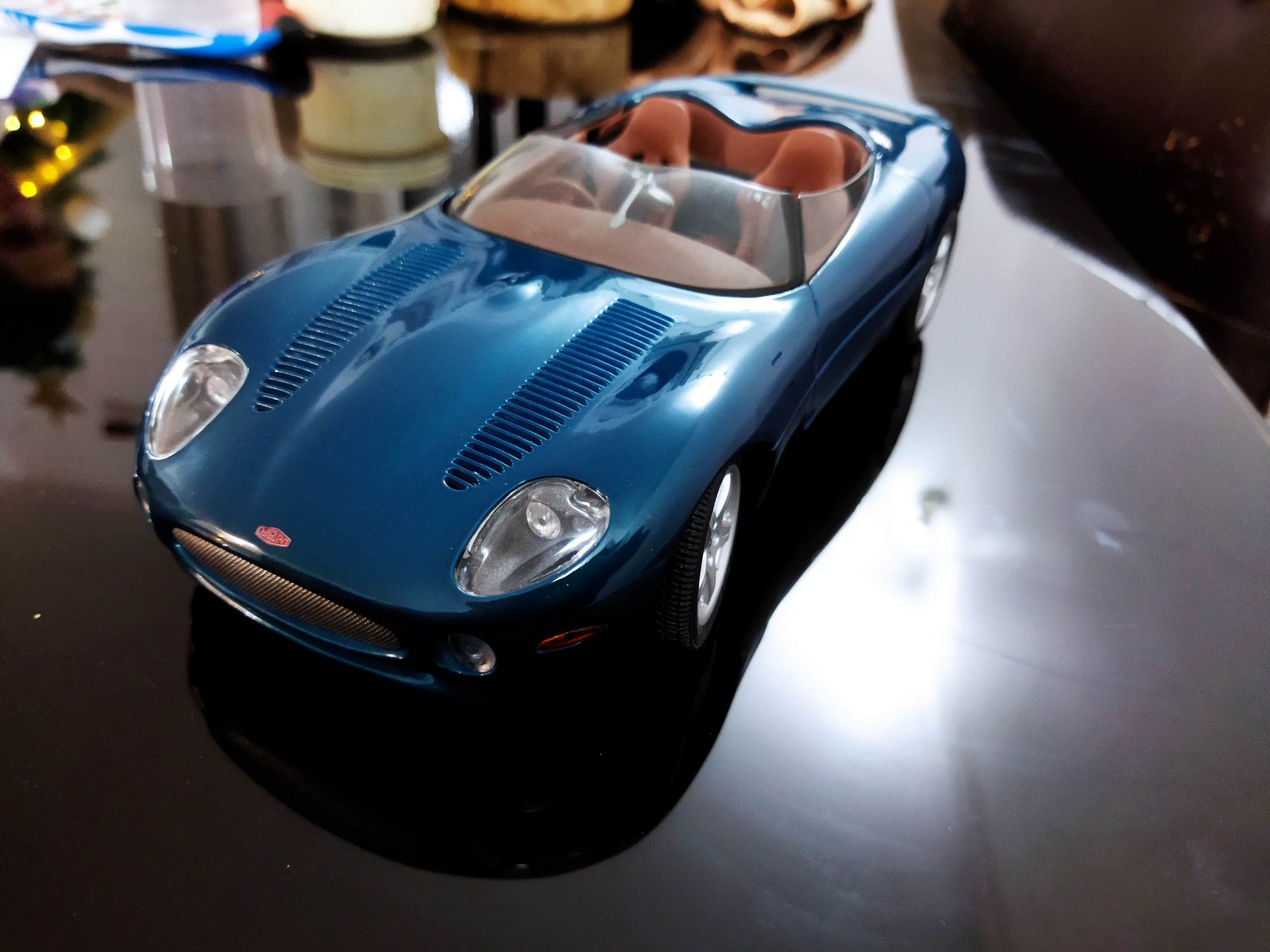 Jaguar XK 180 1:18 Maisto