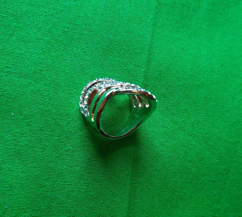 Ażurowy pierścionek kryształki różowe złoto