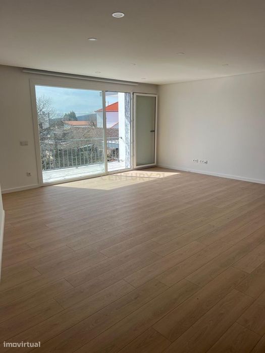 Apartamento T2 Novo com Terraço e Excelentes Comodidades