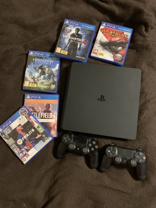 Sony playstation 4 slim + 2 джойстики та 5 ігор на дисках