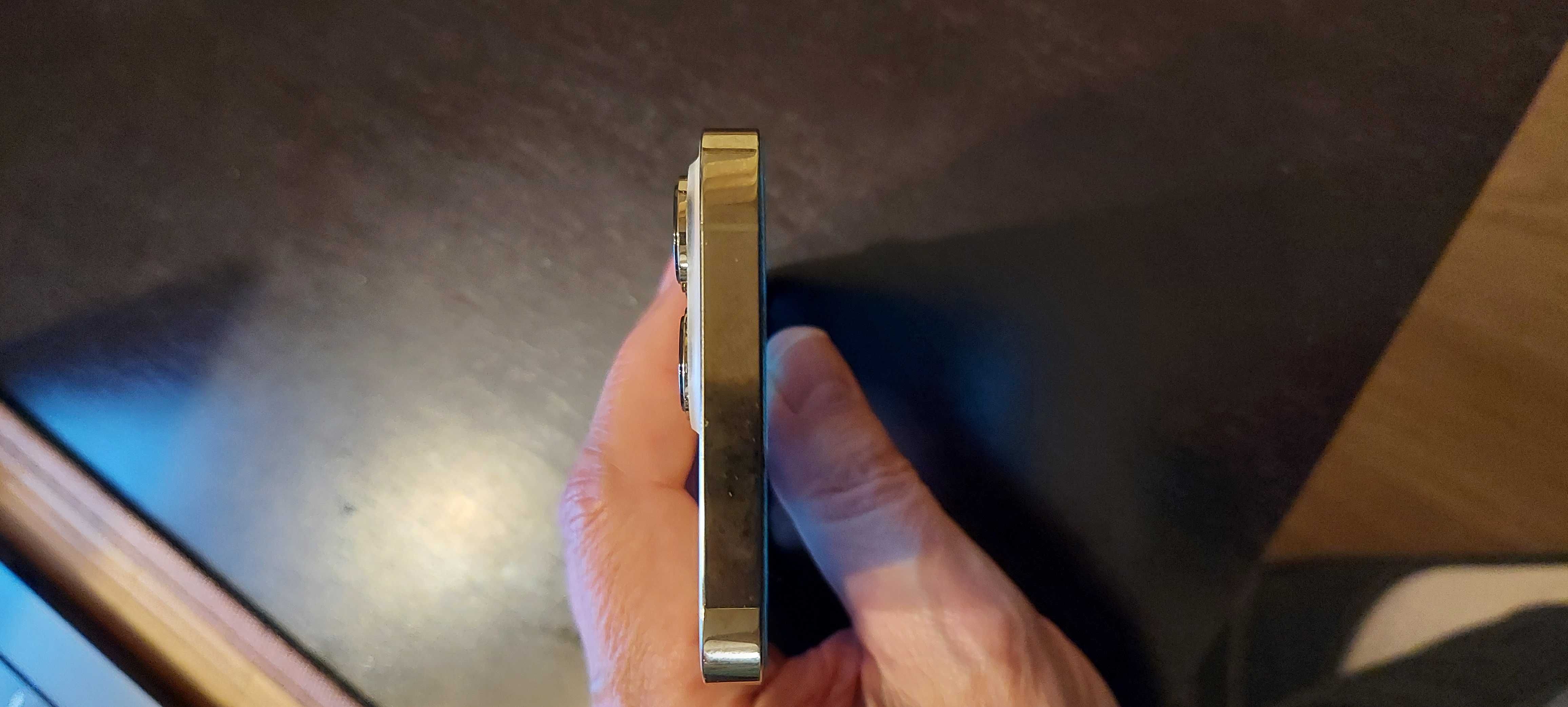 iPhone 13 pro Złoty Gold wygląda jak nowy