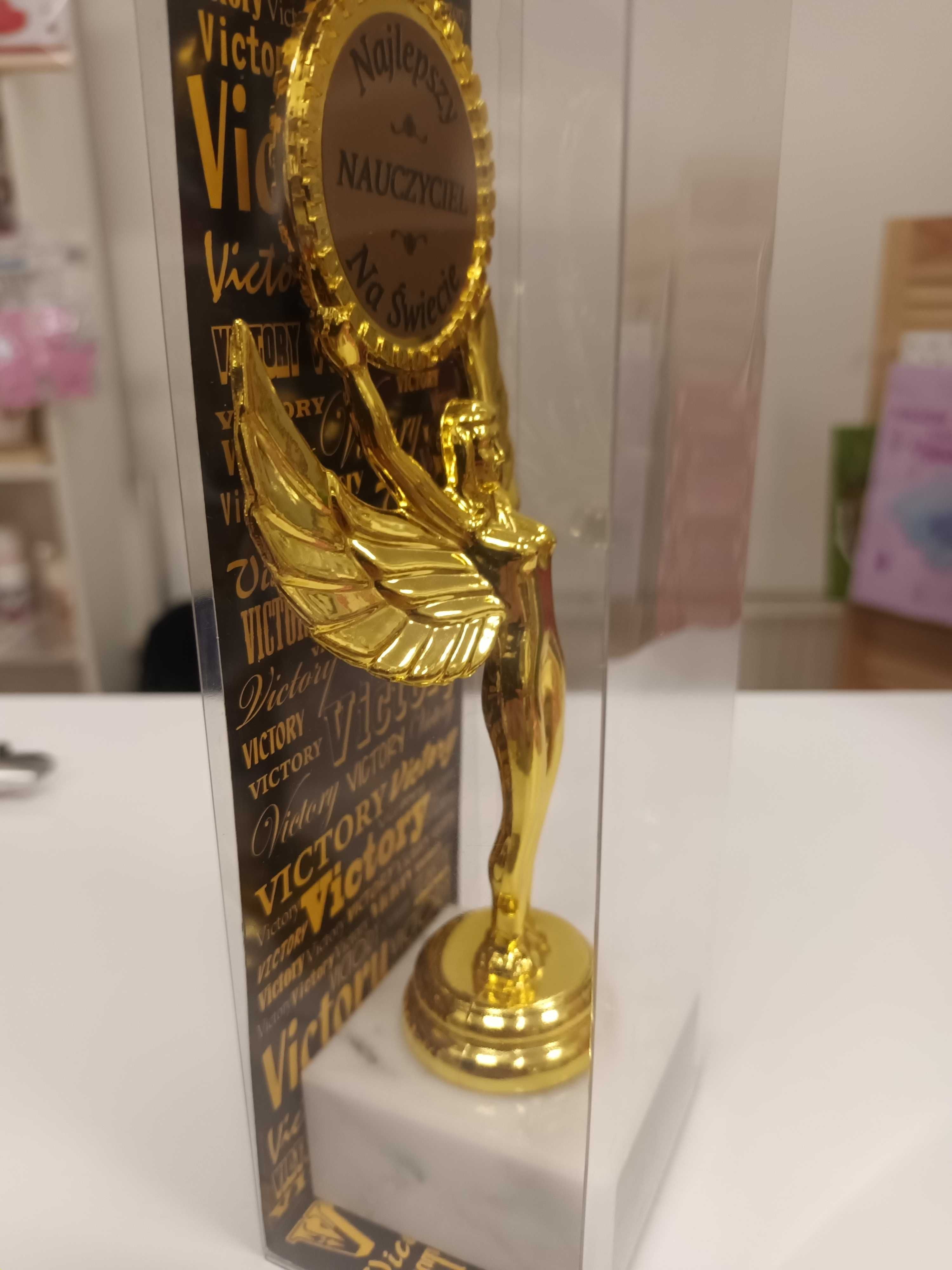 STATUETKA dla najlepszego nauczyciela - SUPER !