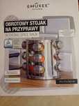 Obrotowy stojak na przyprawy.