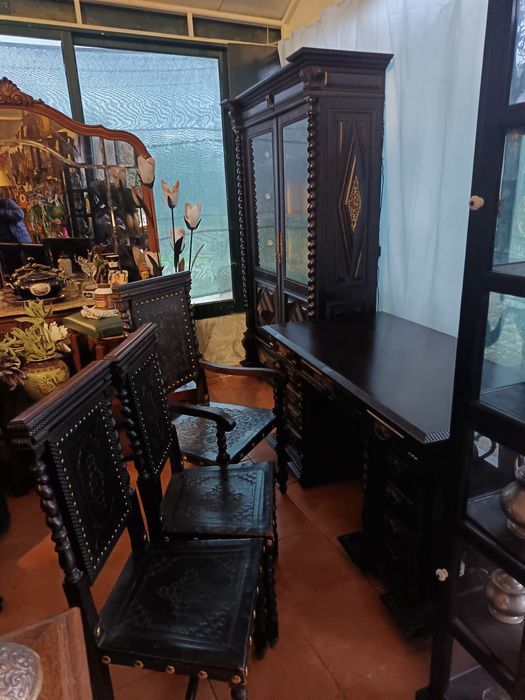 Mobília de escritório Manuelino