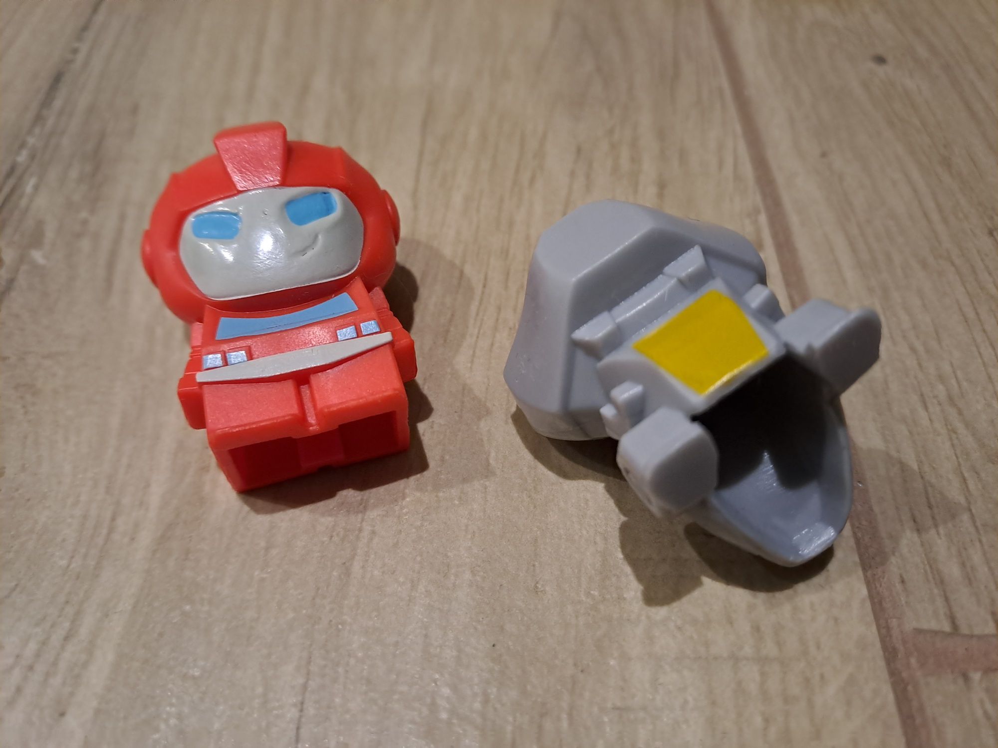 Dwie małe figurki Transformers Hasbro