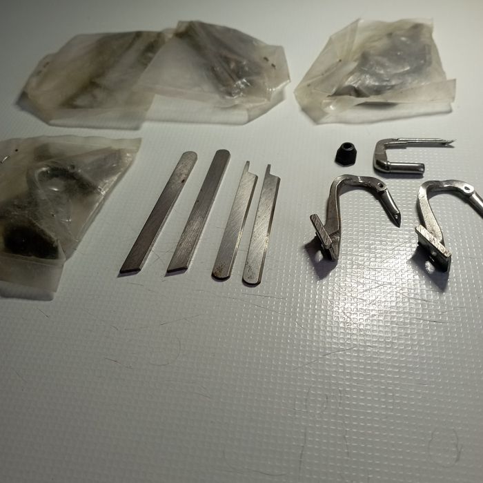 Продам петлителі і ножі до оверлока