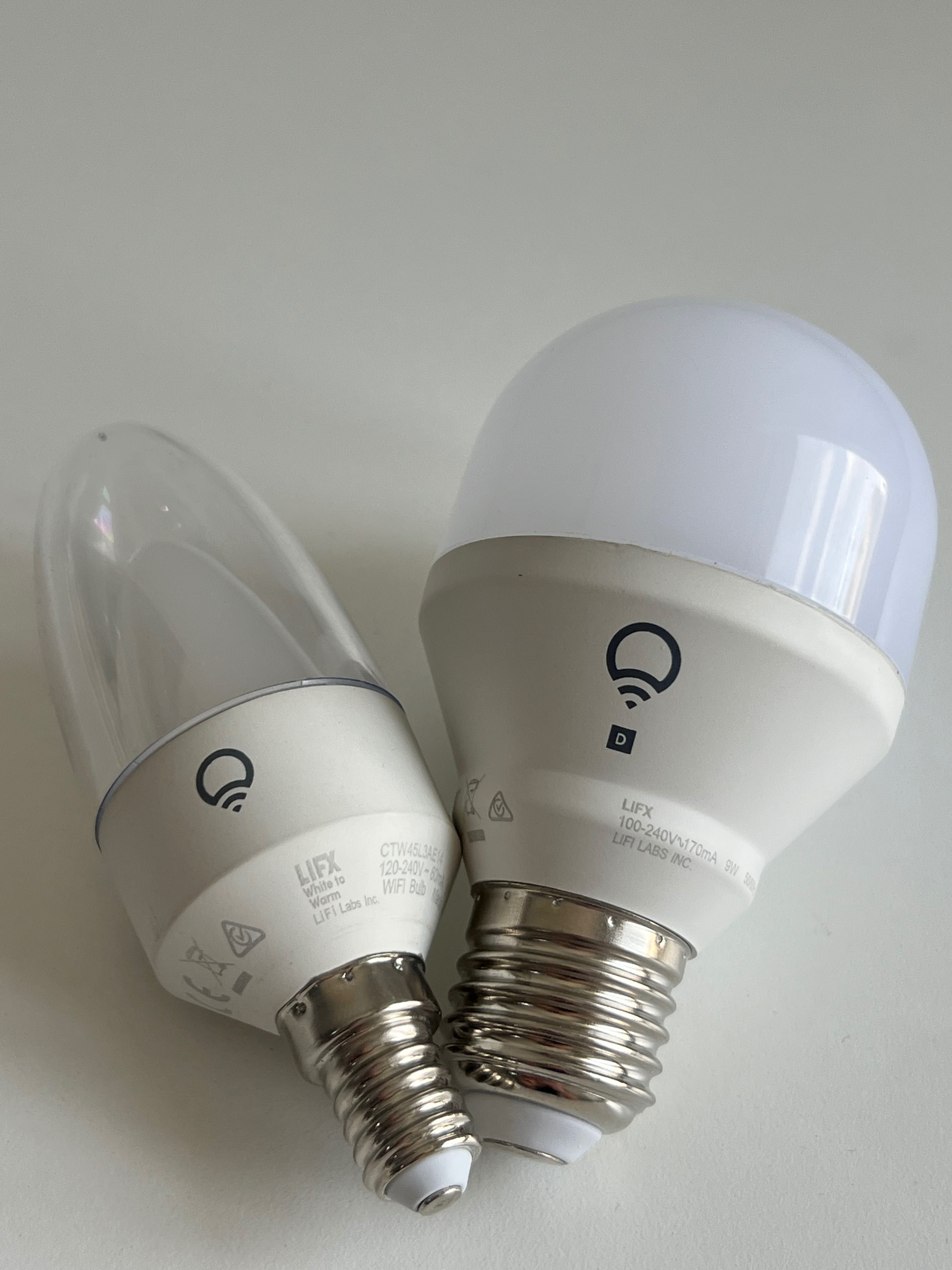 LIFX Color A19 + Candle E12 – żarówki smart, Wi-Fi, sprawne
