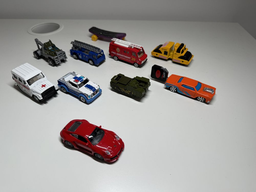 Машинки Hot Wheels, Matchbox, Majorette, Maisto