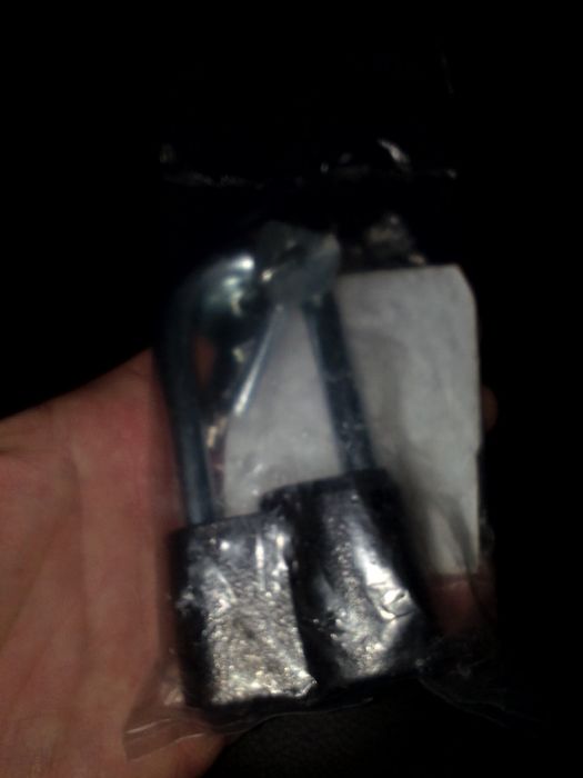 Новый навесной замок в упаковке