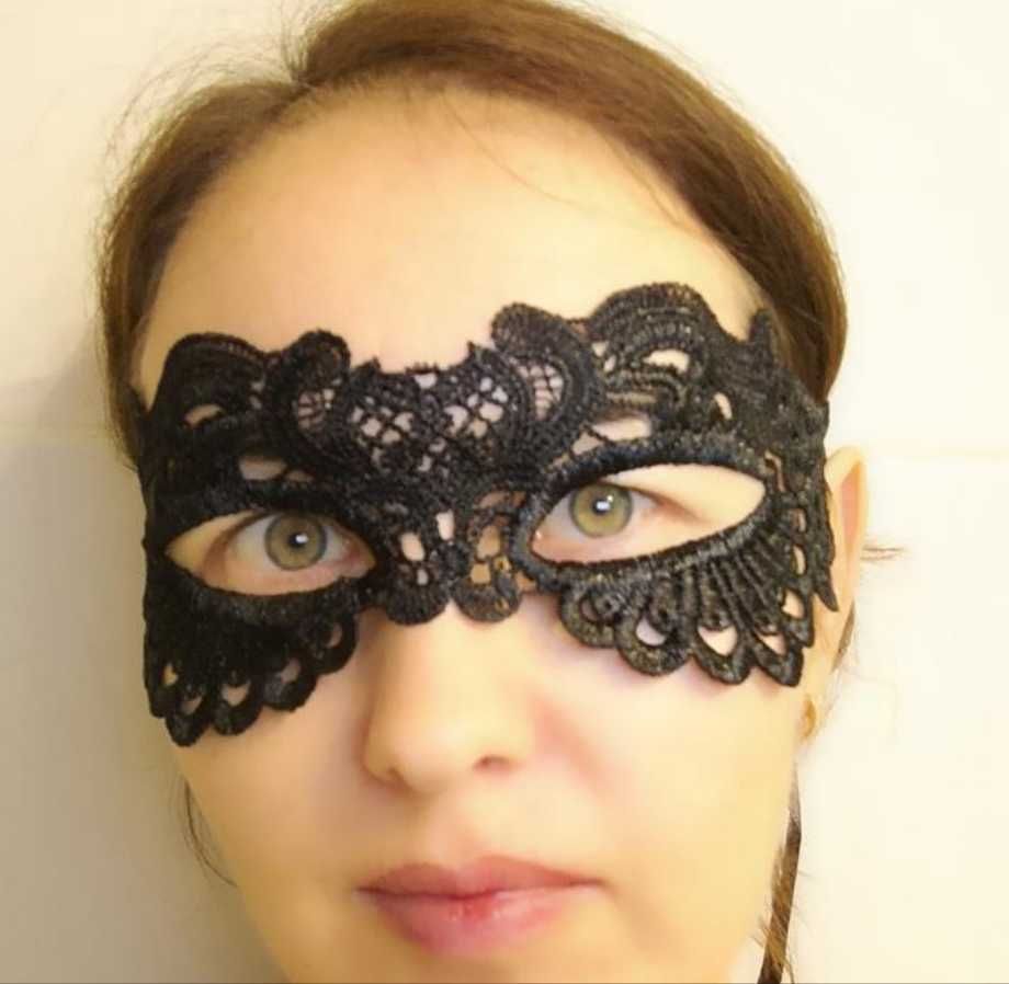 wieczorowa czarna koronkowa maska