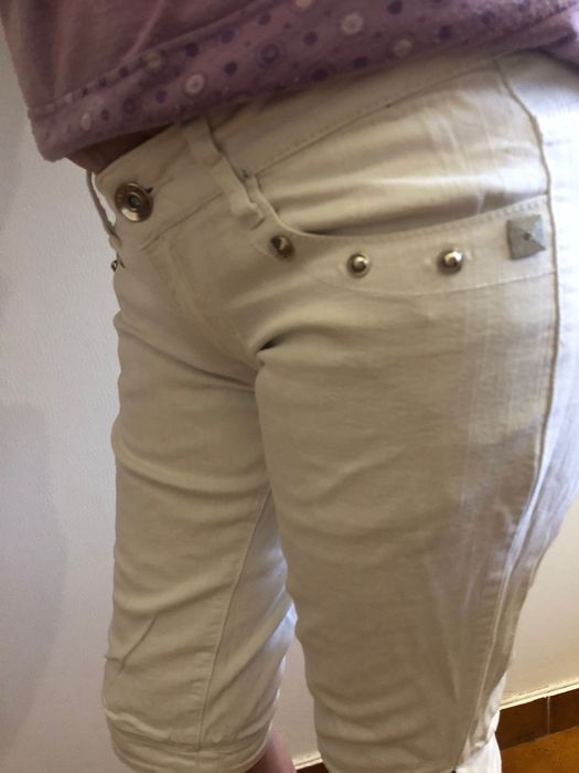 Calça curta até ao joelho