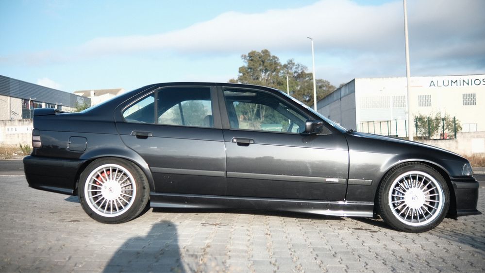 BMW E36 325i Sedan