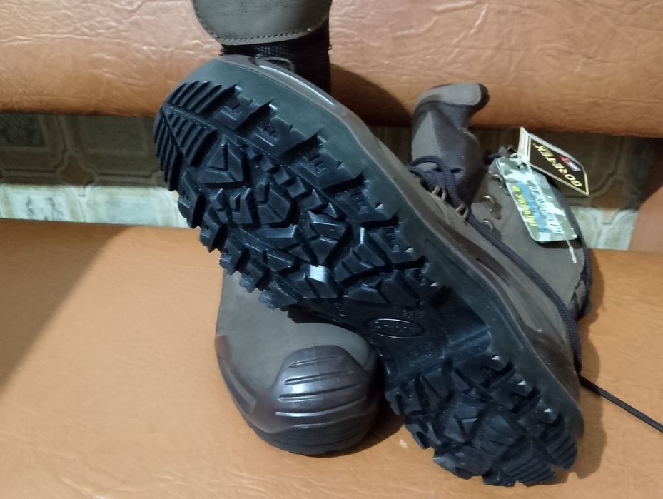 Gore-TEX Берци розмір 38 нові