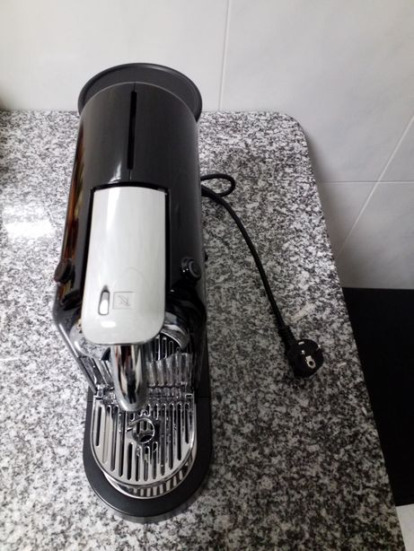 Máquina de Café Nespresso Citiz D110 EU Preta