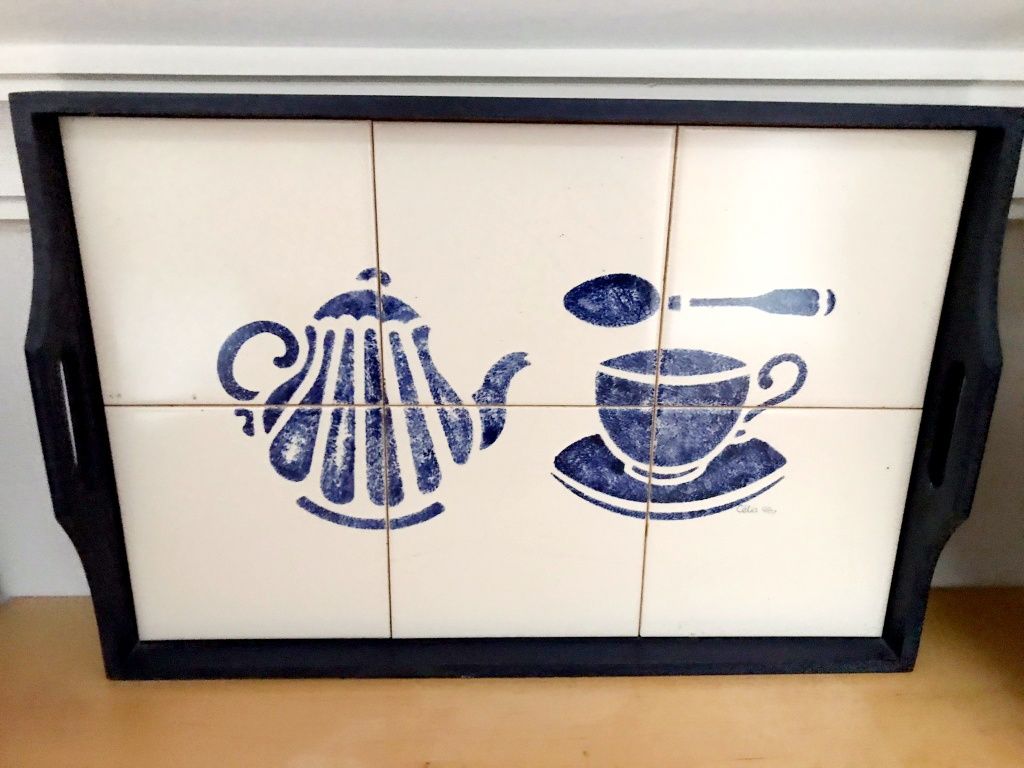 Tabuleiro Decorativo com Azulejos pintado à mão