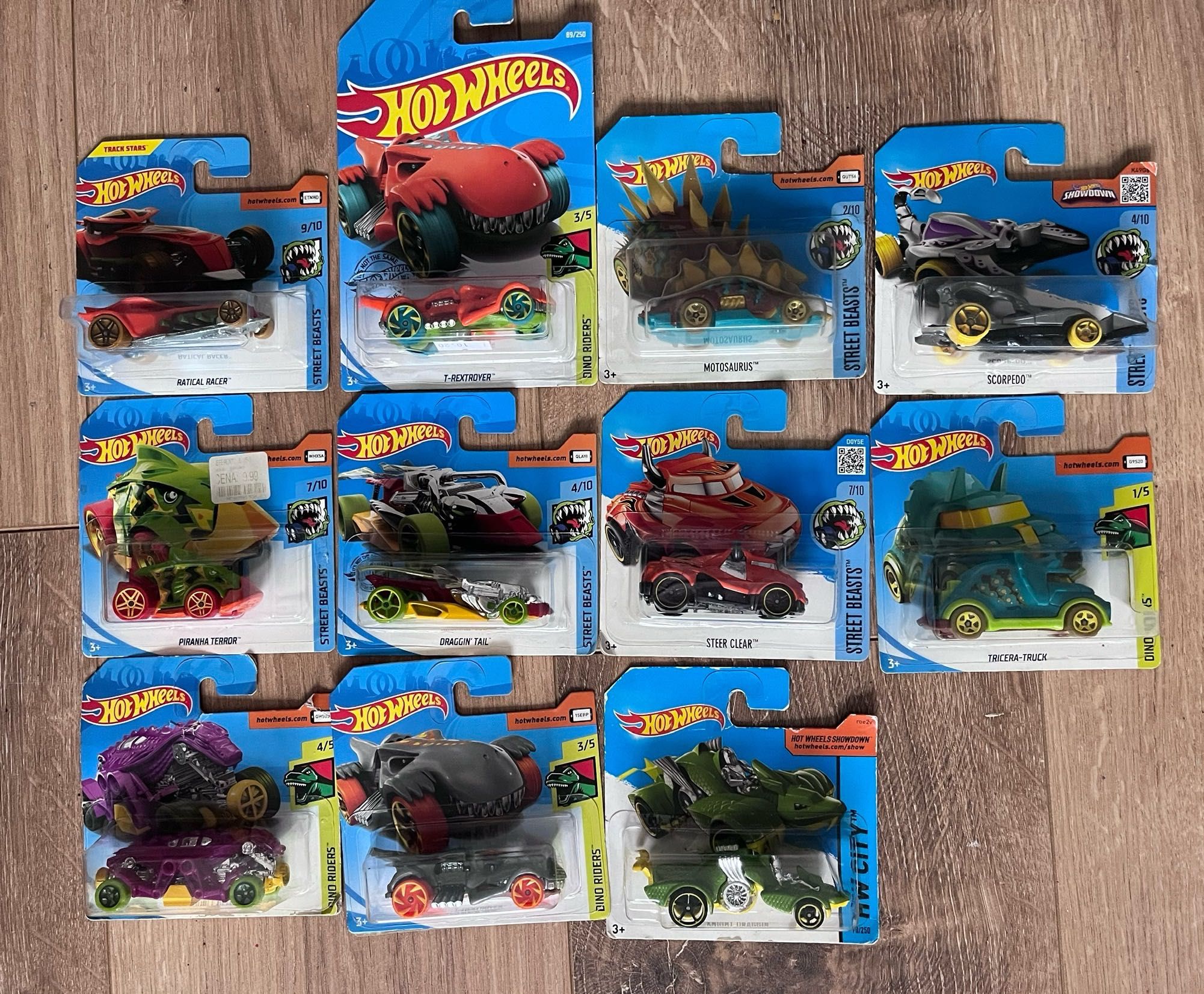 Auta Hot Wheels, dino riders, na sztuki