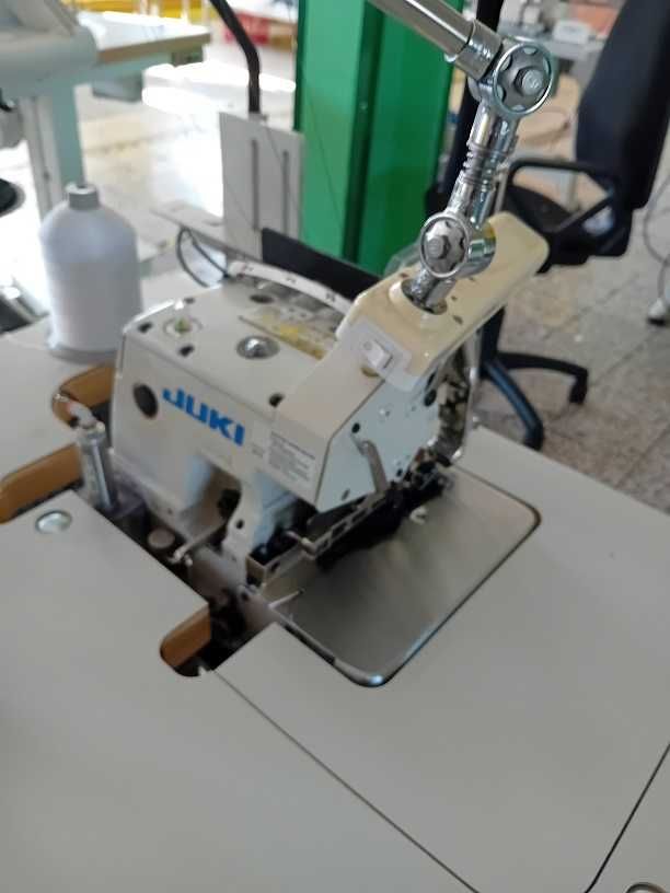 overlock do wszywania kołnierzyka w koszulkach polo JUKI MO6714S