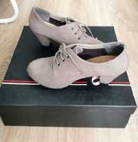 Damskie buty w rozmiarze 37