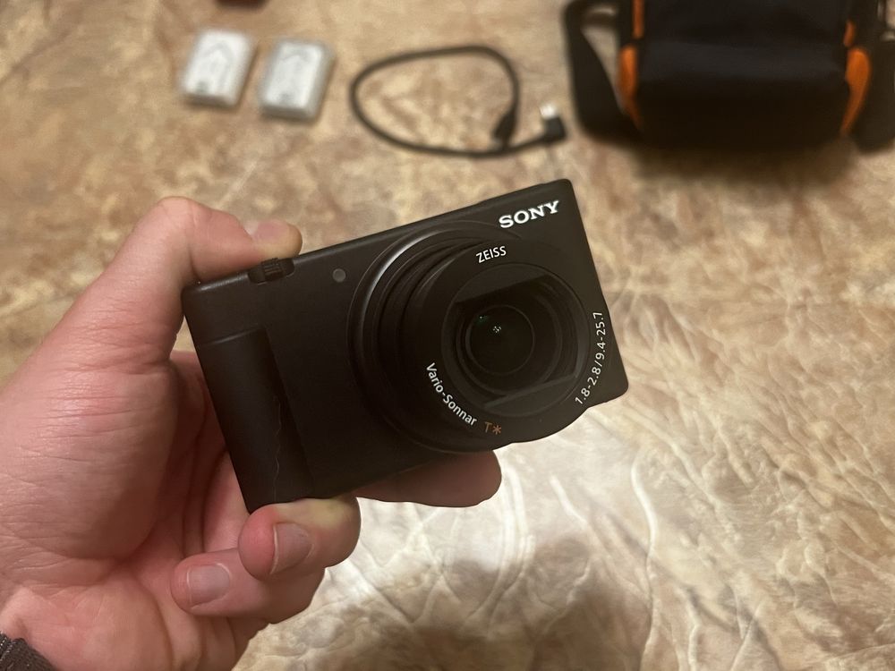 Полупрофесійна камера Sony ZV-1 + бонуси!