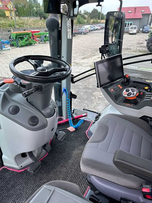 Ciągnik CLAAS AXION 830