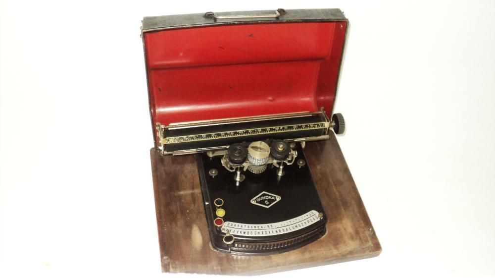 Maquina de escrever de 1925 - antiga