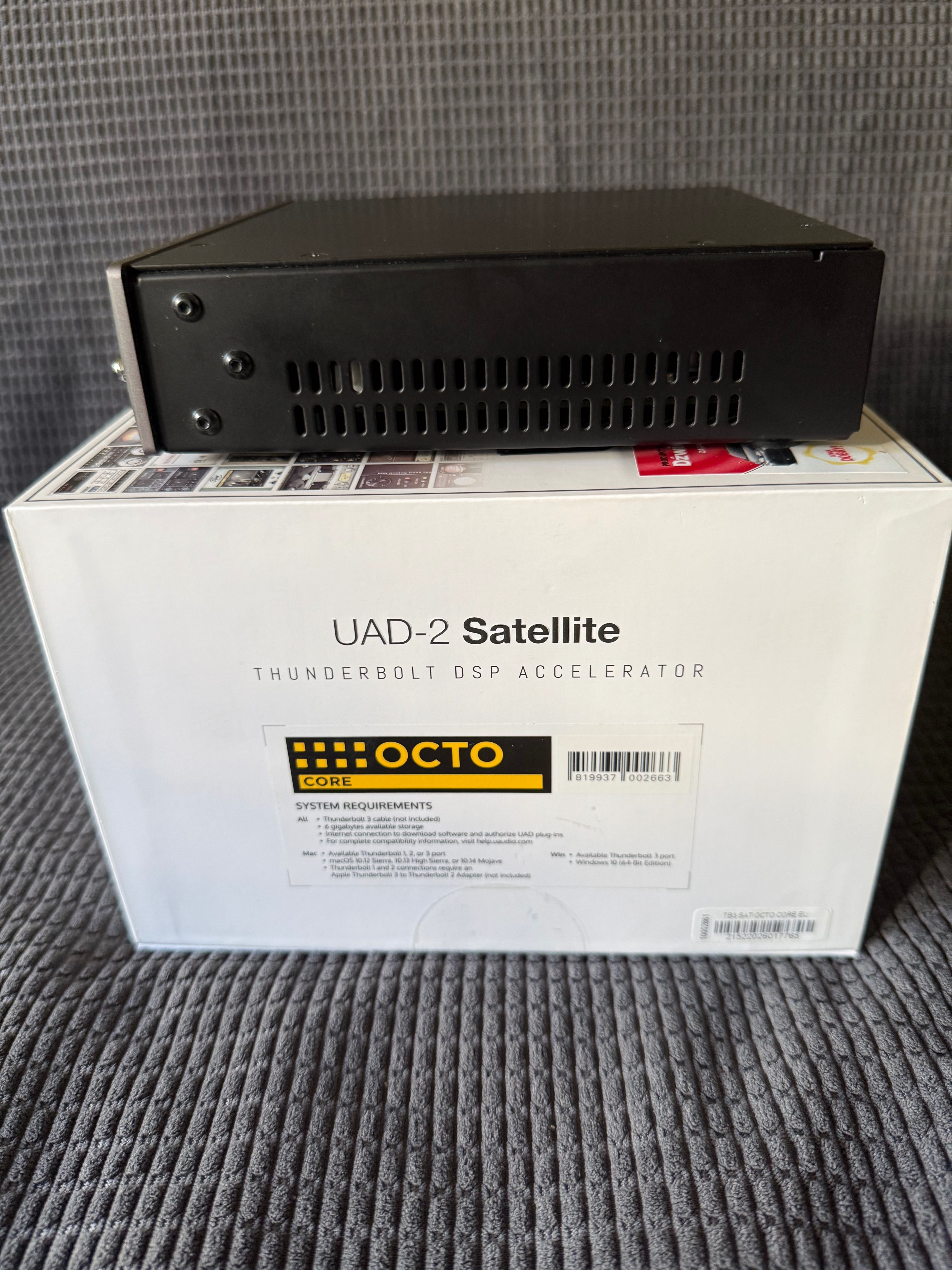 Universal Audio UAD-2 Satellite TB3 OCTO Core