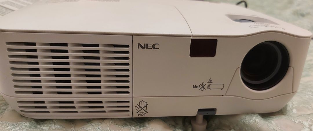 Проектор NEC np110