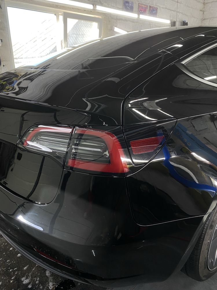 Tesla Model 3 2023 року Rest