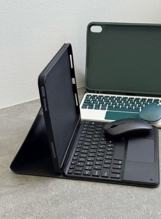 Чохол-клавіатура до IPad 11” 2025 (A16) з мишкою