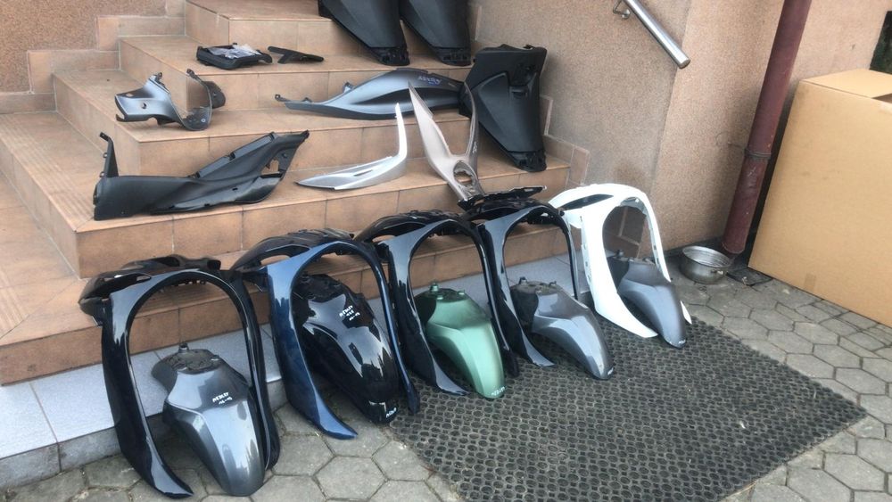 PIAGGIO MEDLEY 125 blotnik czacha owiewka podłoga  kokpit  plastik