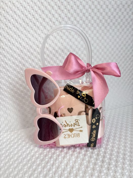 Набори для нареченої та подруг на дівич-вечір/весілля