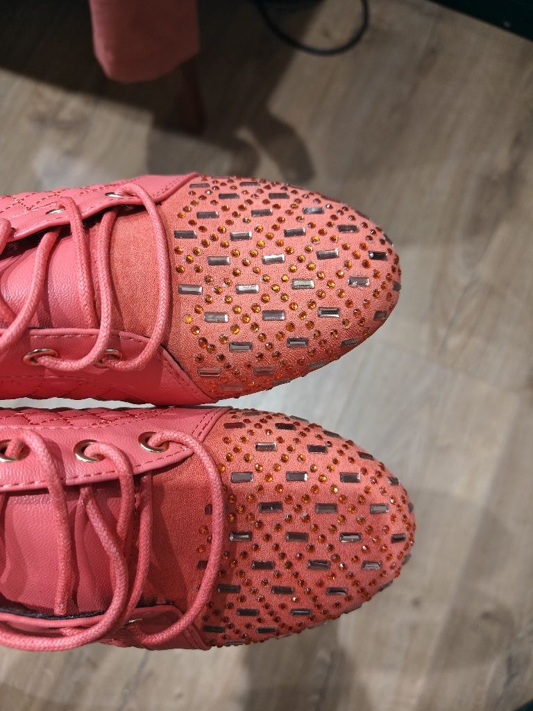 Туфлі жіночі коралового кольору
