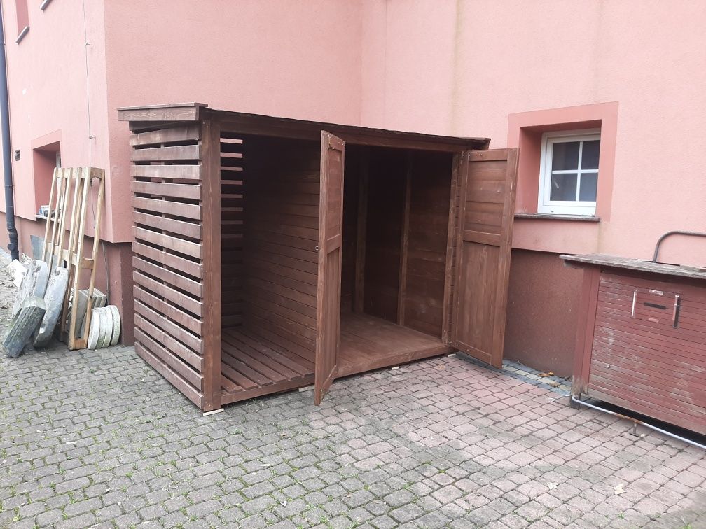 Domek narzędziowy z drewutnią